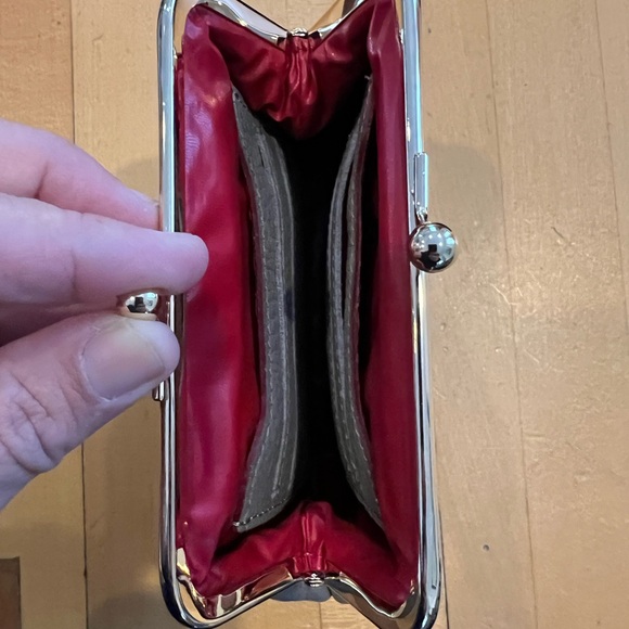 NWOT DOONEY & BOURKE PEBBLE LEATHER LARGE FRAME COIN PURSE KISS LOCK Silver Gray - Picture 4 of 4